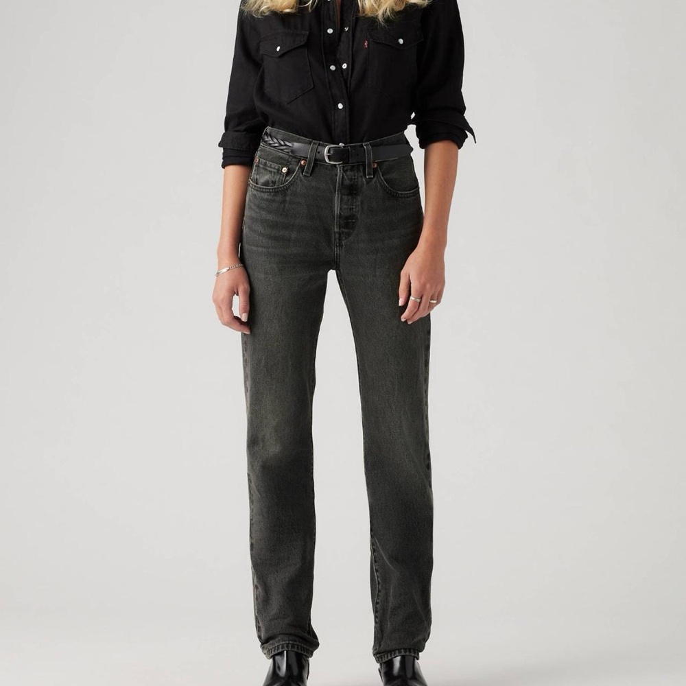 Levi's Women's Straight Leg Jeans in Dark Gray